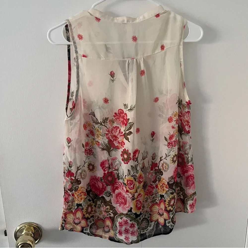 Mi Ami Francesca’s Floral Sleeveless Blouse Size Large Cream Multicolor - Picture 7 of 9